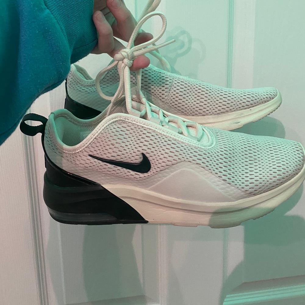 nike air max motion 2